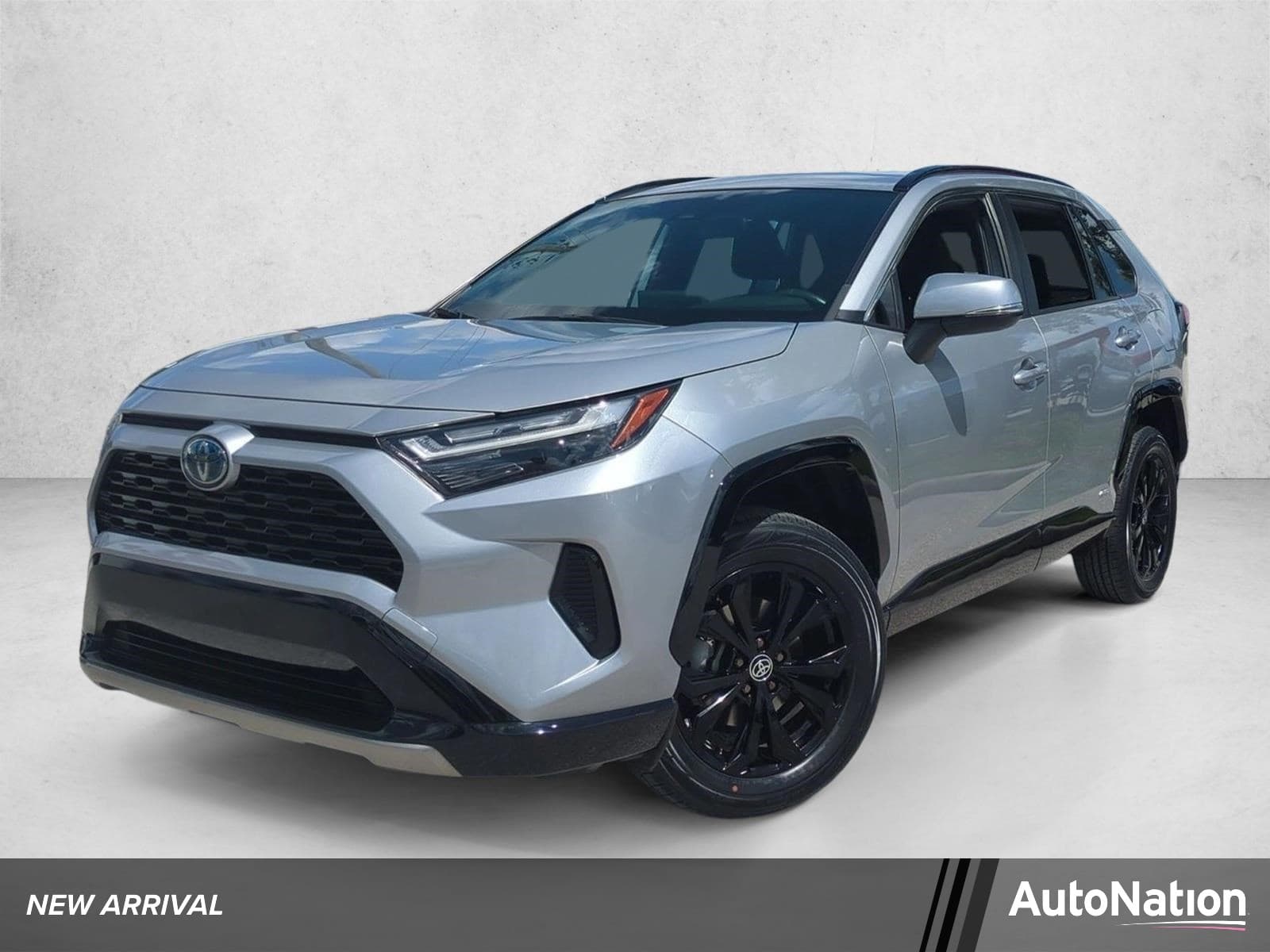 2024 Toyota RAV4 Hybrid SE — photo 1 of 24