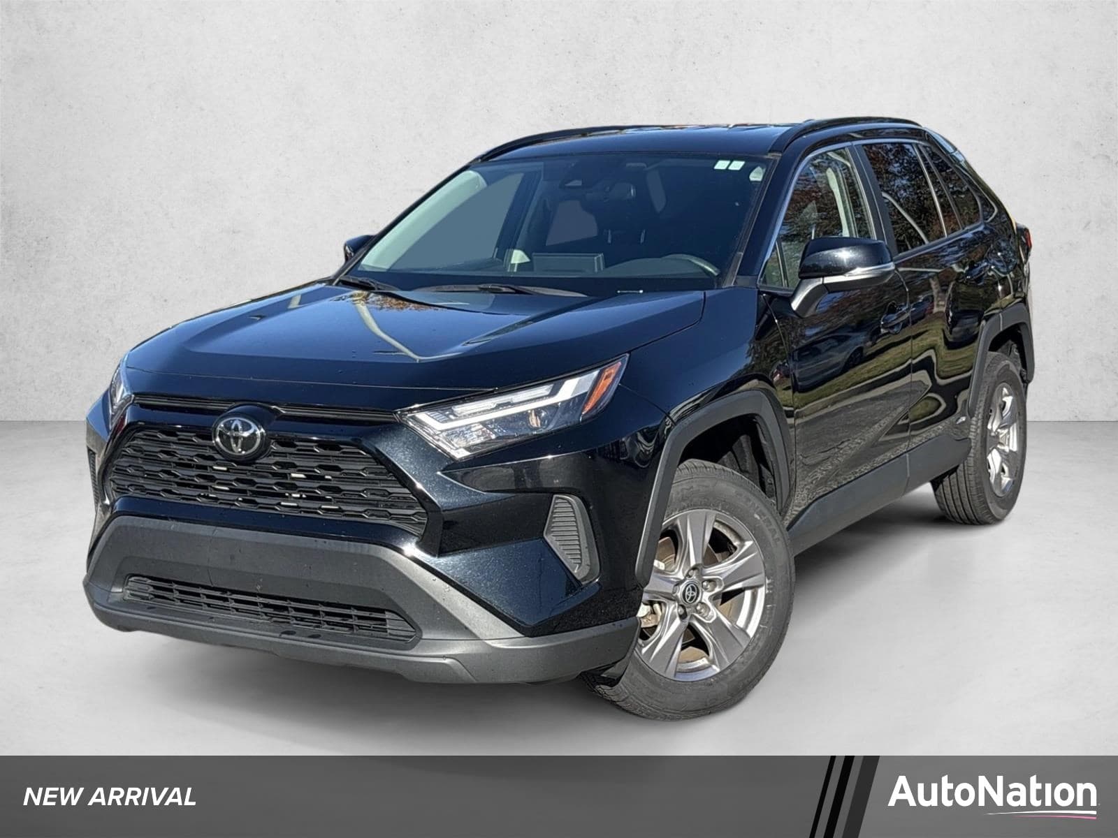 2025 Toyota RAV4 Hybrid LE — photo 1 of 30