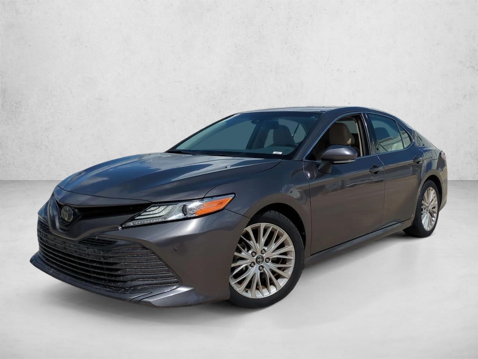 2018 Toyota Camry XLE — photo 1 of 15