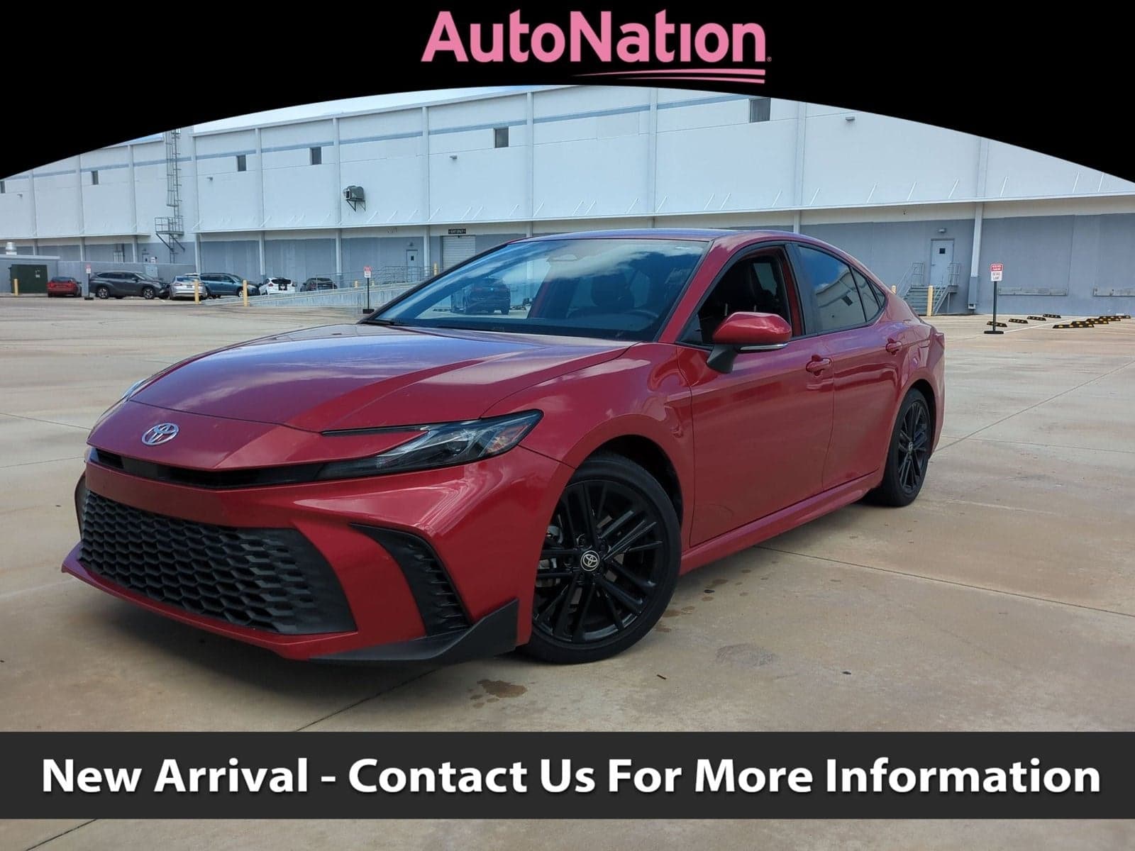 2025 Toyota Camry SE — photo 1 of 15