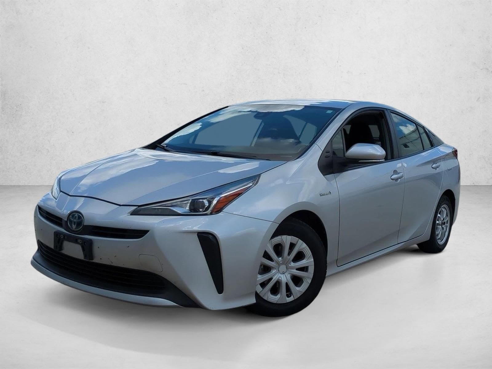 2022 Toyota Prius L Eco — photo 1 of 15