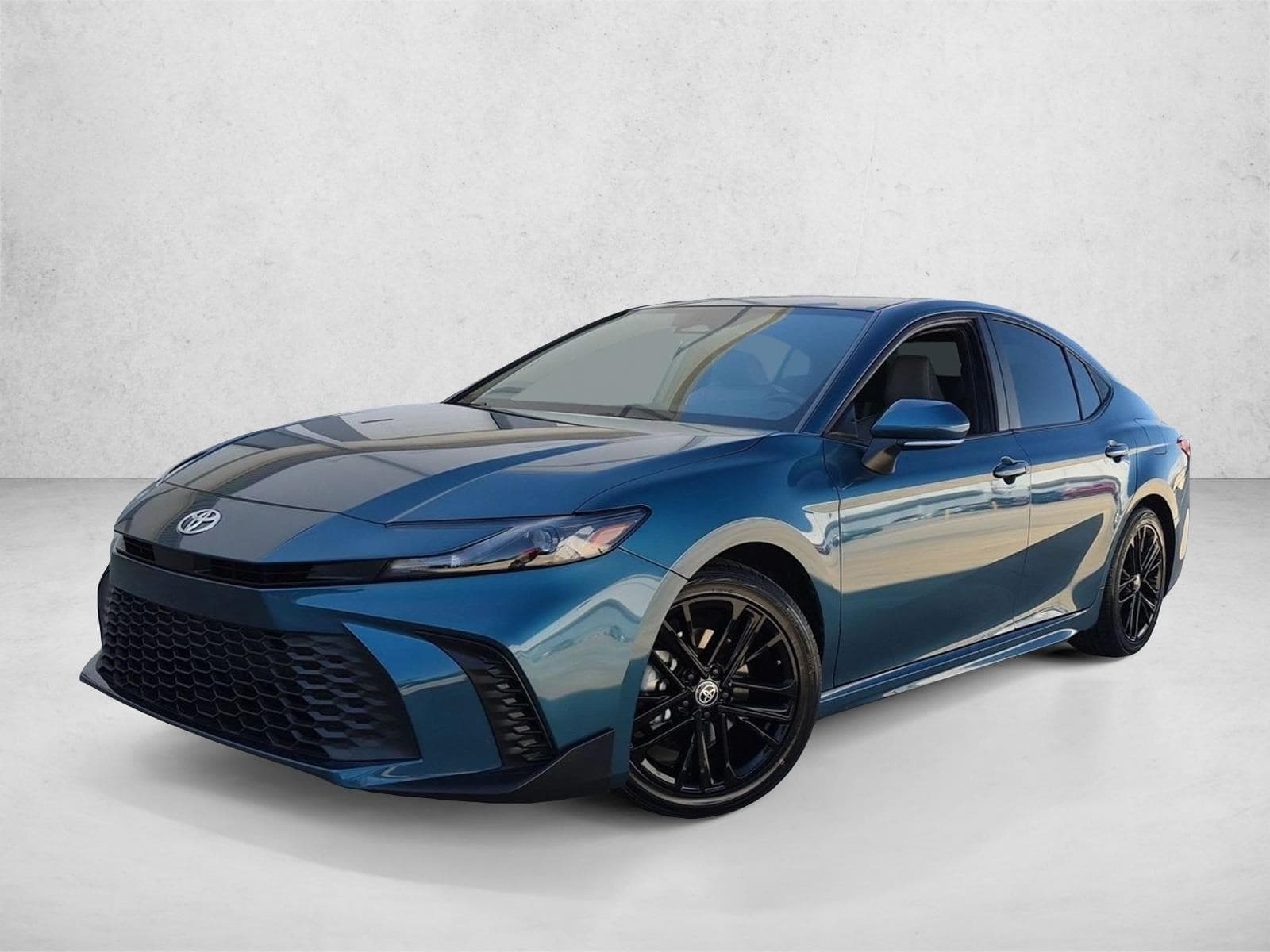 2025 Toyota Camry SE — photo 1 of 24