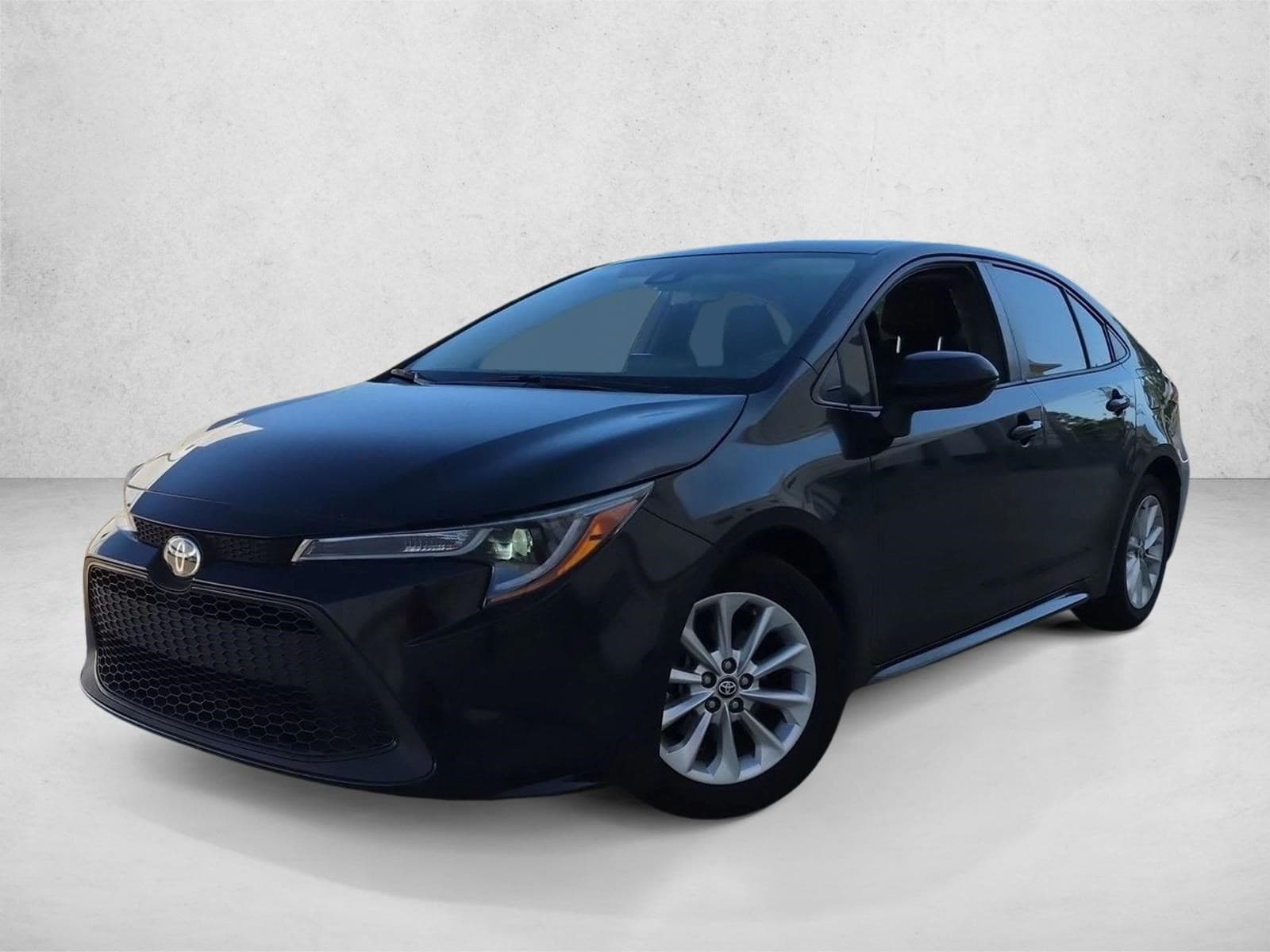2021 Toyota Corolla LE — photo 1 of 15