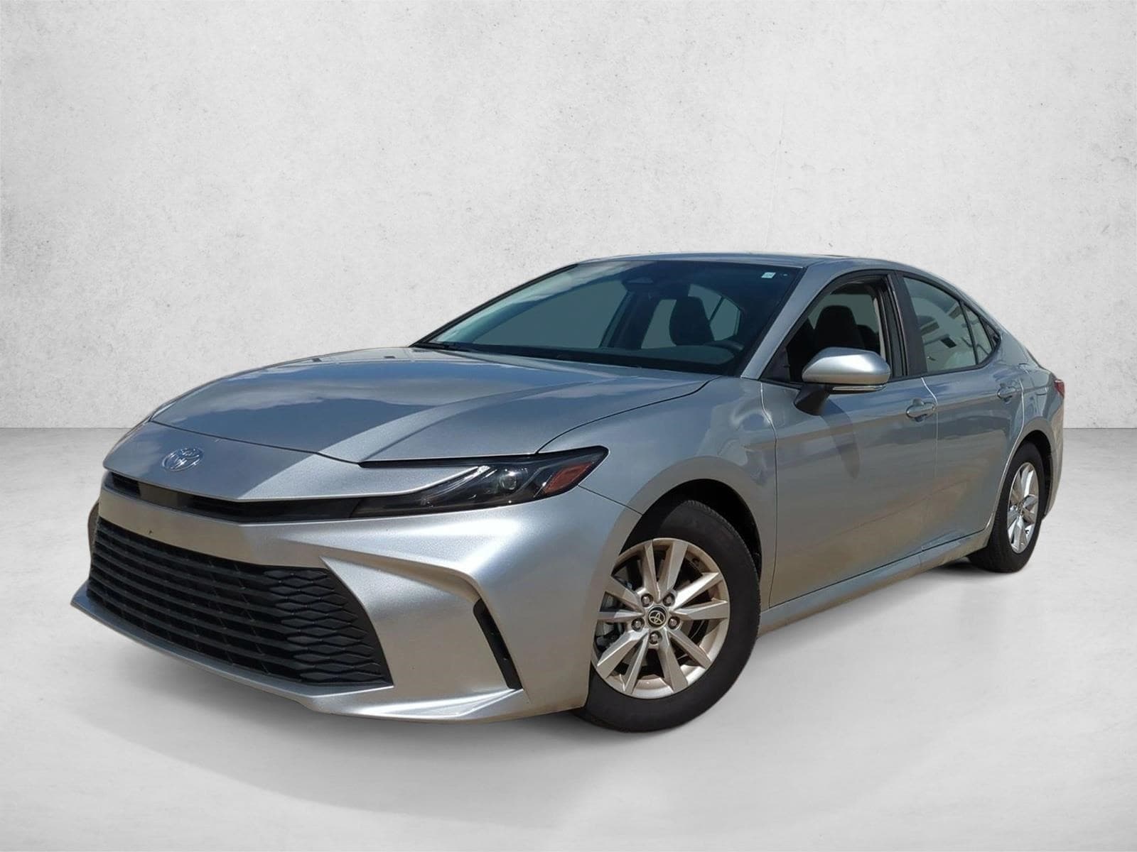 2025 Toyota Camry LE — photo 1 of 15