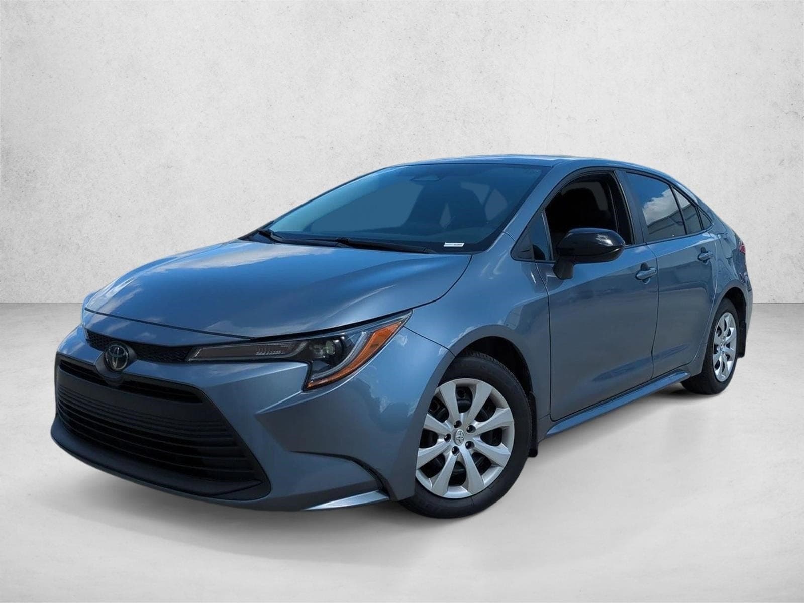 2025 Toyota Corolla LE — photo 1 of 15