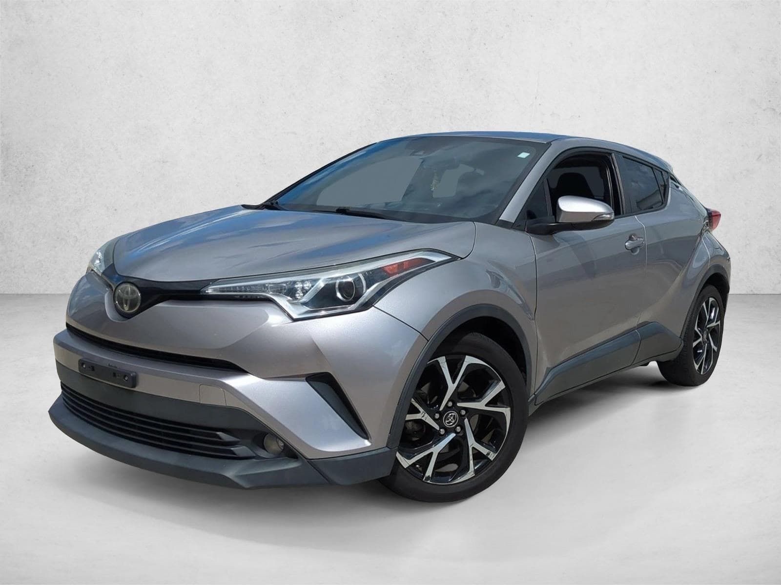 2018 Toyota C-HR XLE Premium — photo 1 of 15