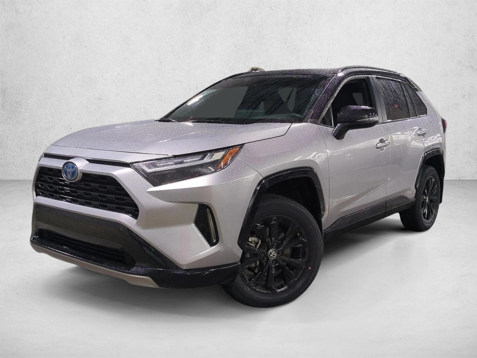 2024 Toyota RAV4 Hybrid XSE — photo 1 of 15