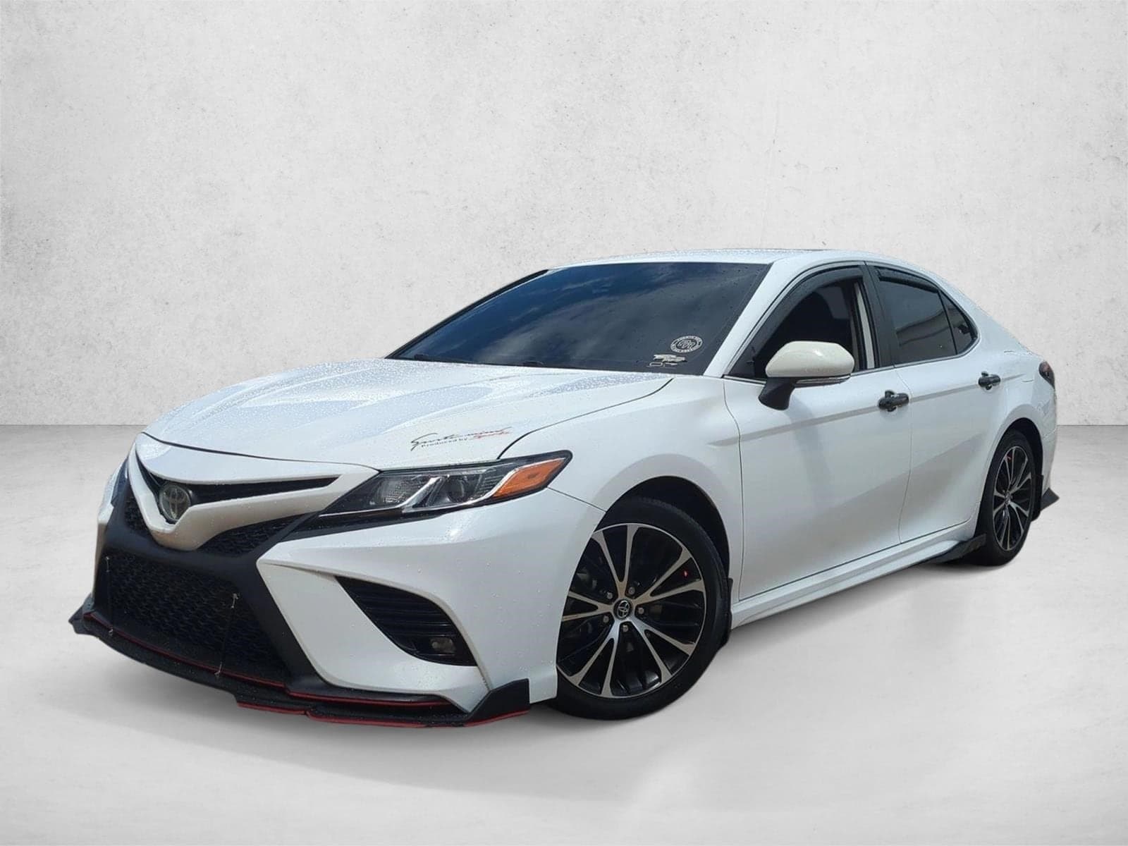 2020 Toyota Camry SE — photo 1 of 15