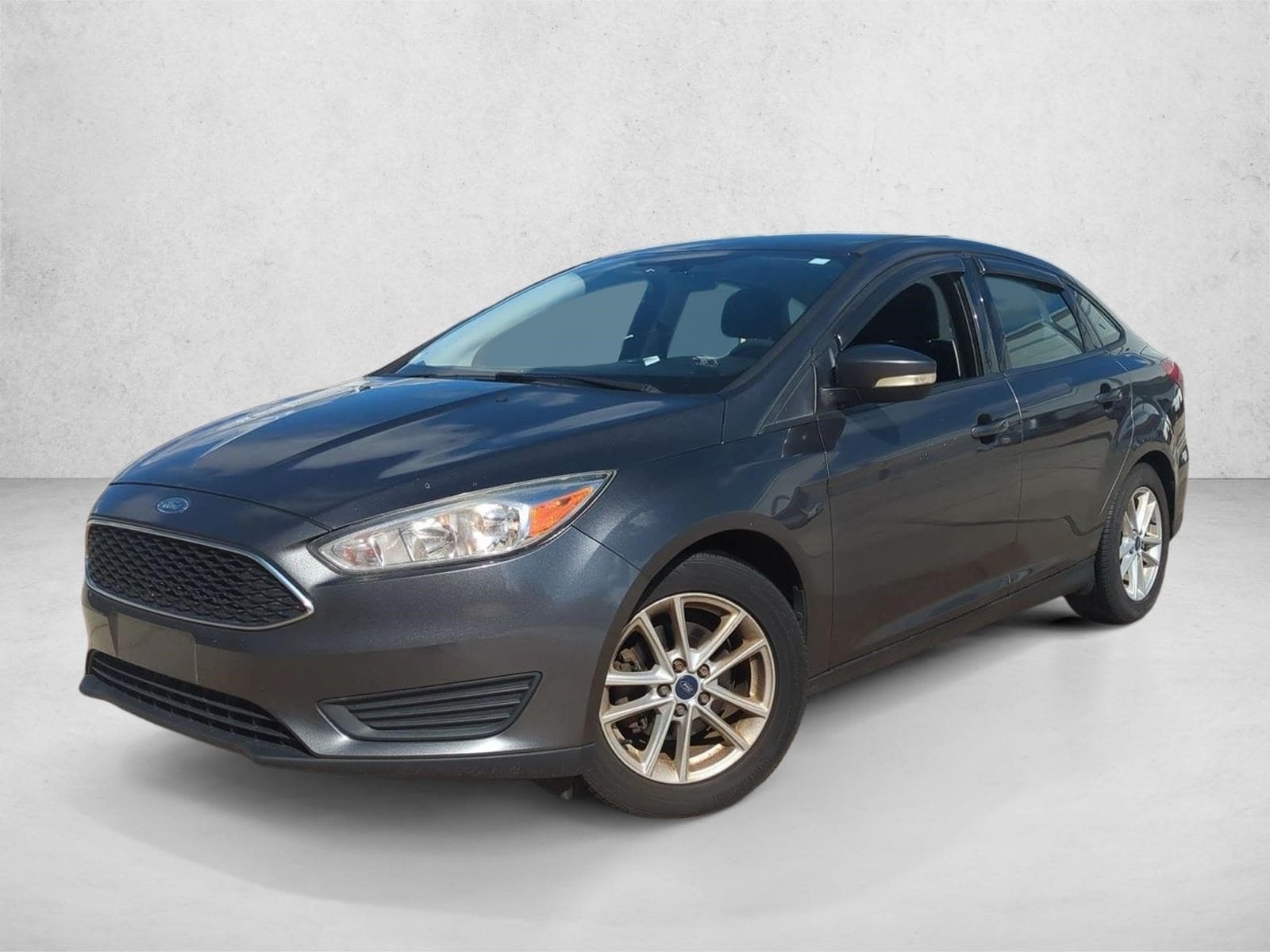 2017 Ford Focus SE — photo 1 of 15
