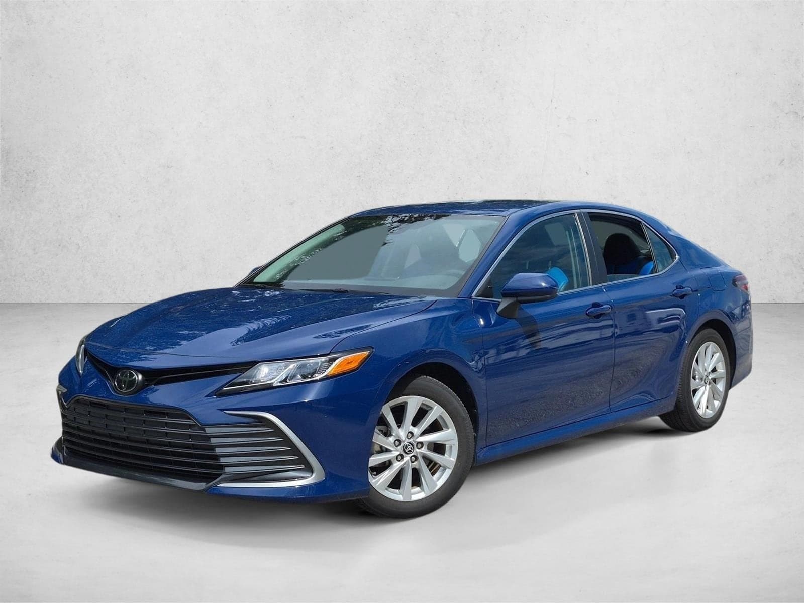 2023 Toyota Camry LE — photo 1 of 15