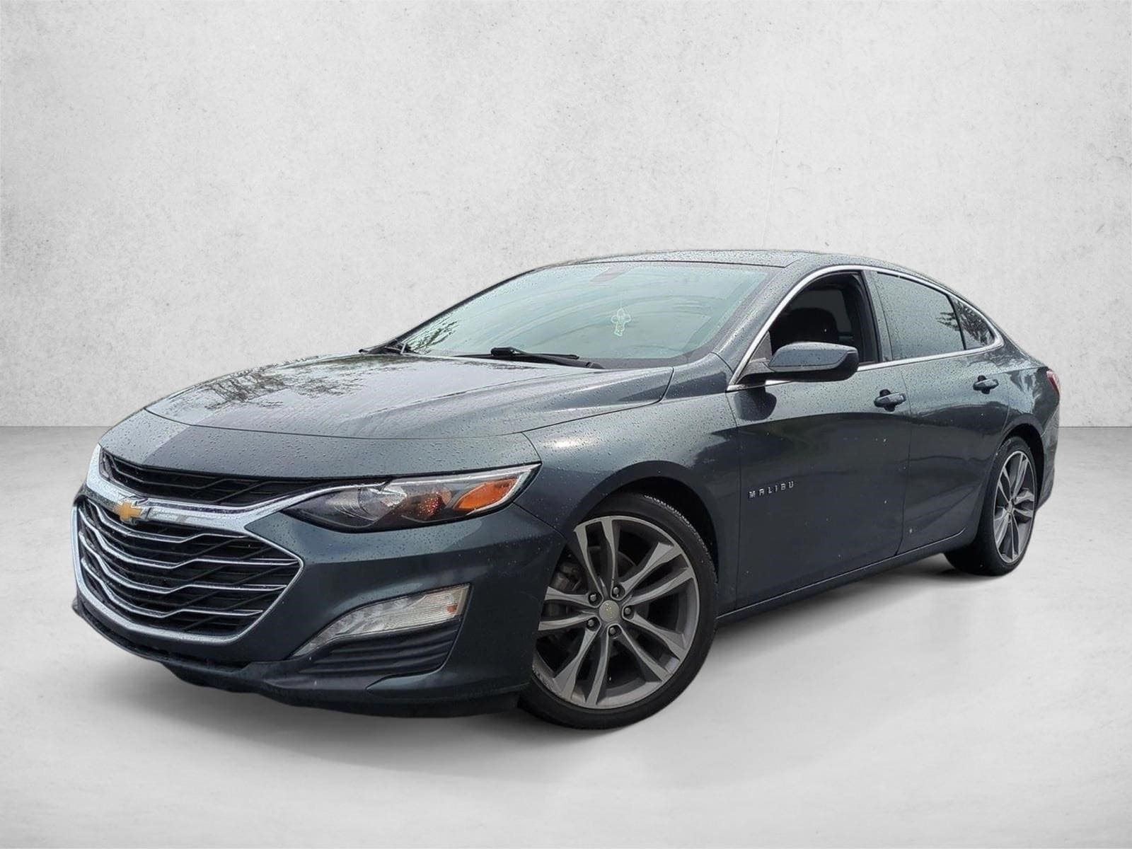 2021 Chevrolet Malibu LT — photo 1 of 15