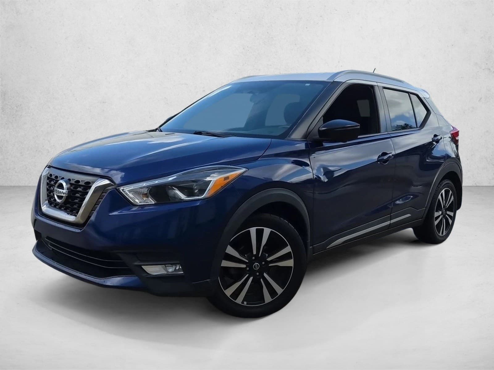 2018 Nissan Kicks SR — photo 1 of 15