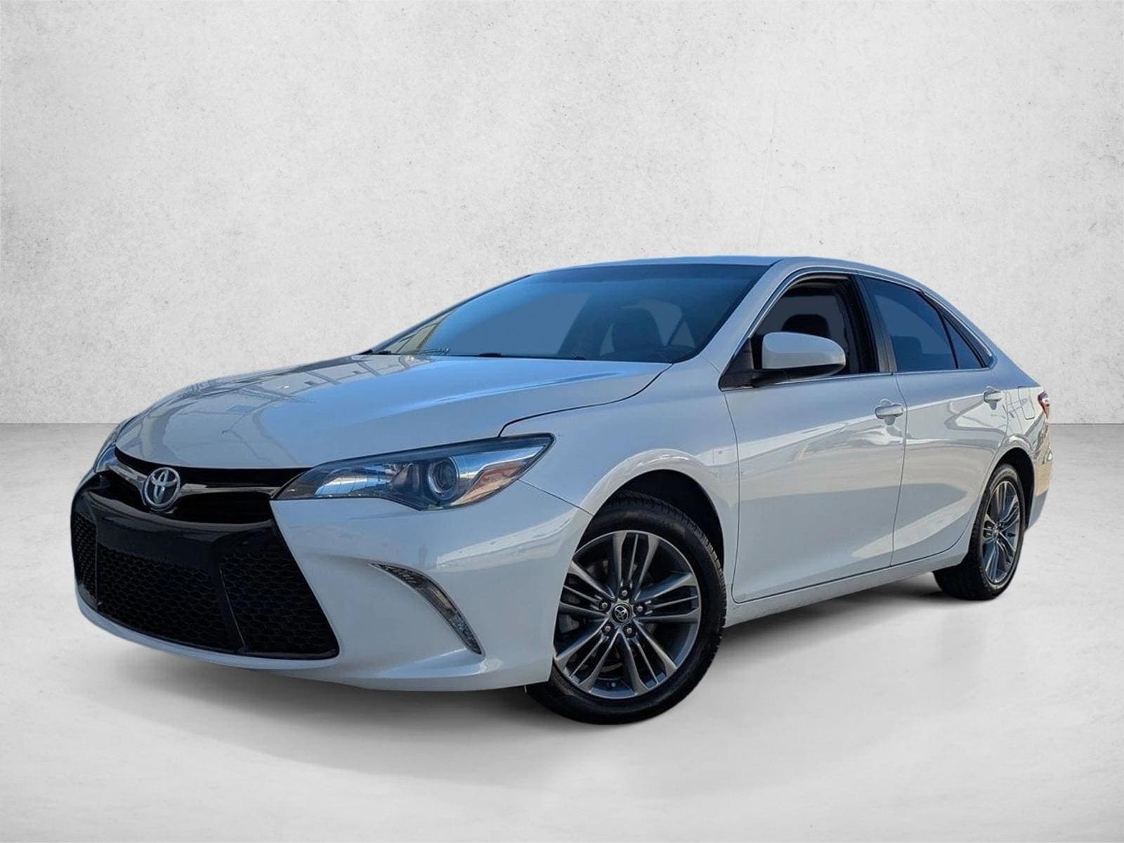 2017 Toyota Camry SE — photo 1 of 23