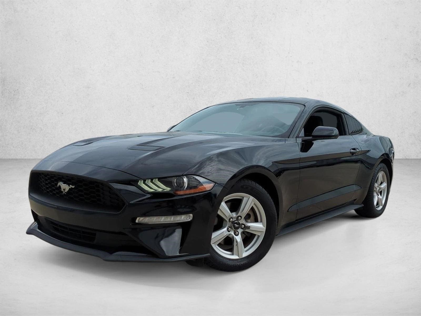2018 Ford Mustang EcoBoost — photo 1 of 15