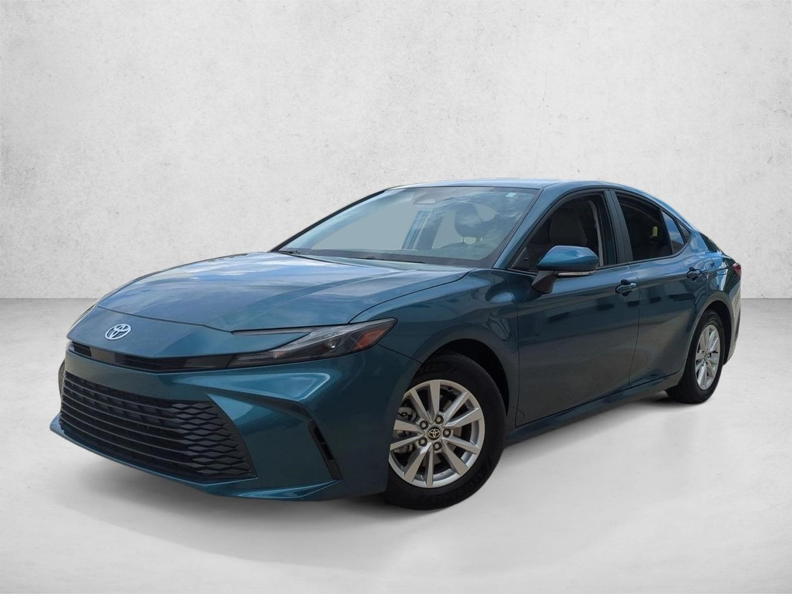 2025 Toyota Camry LE — photo 1 of 24