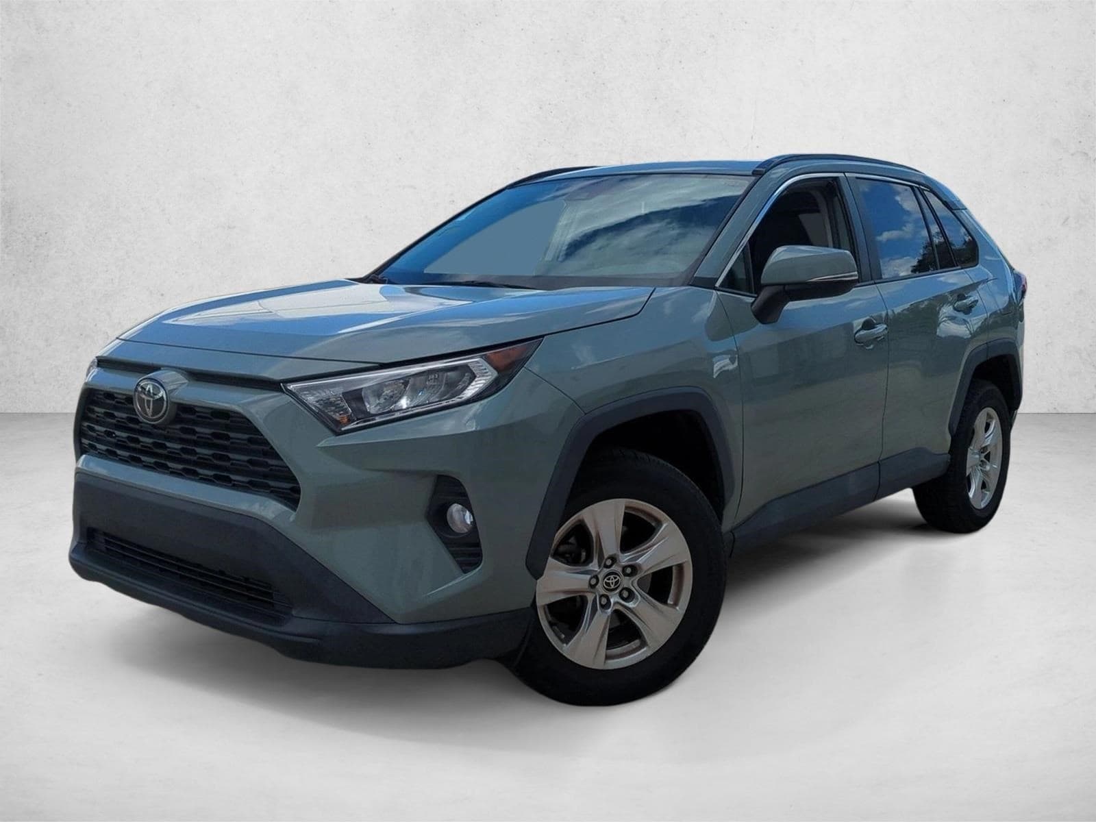 2021 Toyota RAV4 XLE — photo 1 of 15