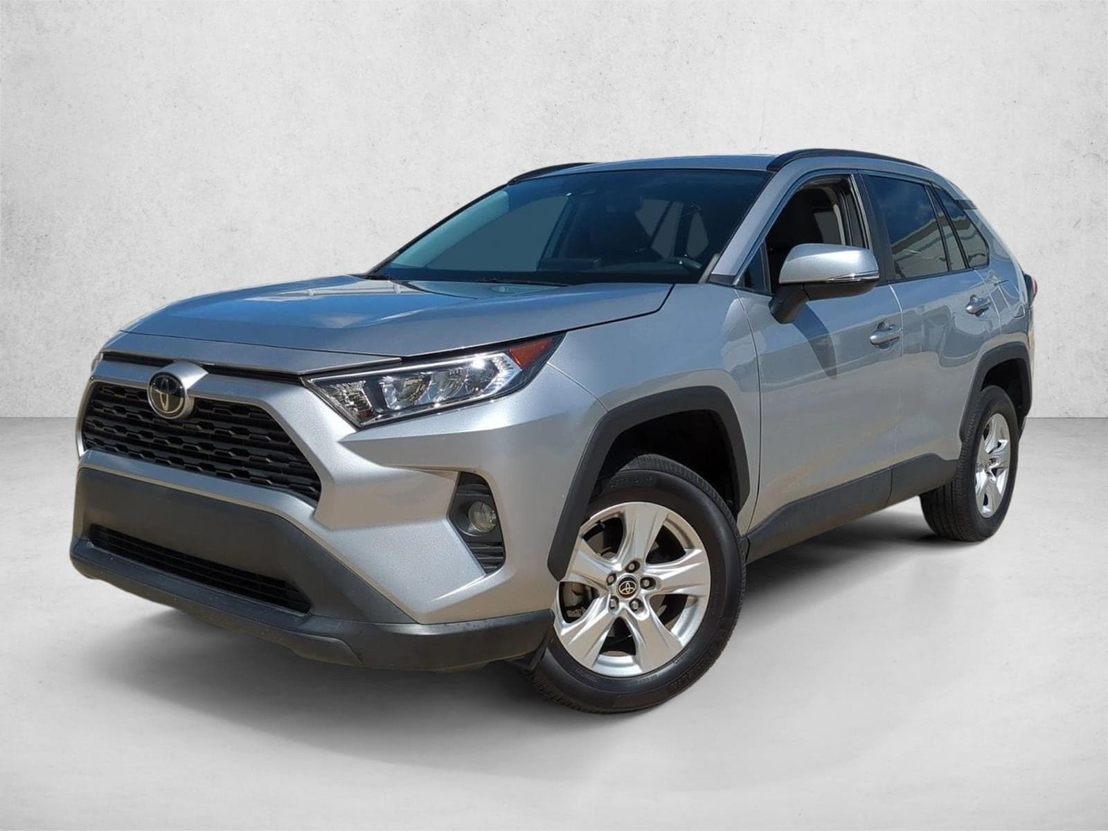 2021 Toyota RAV4 XLE — photo 1 of 15