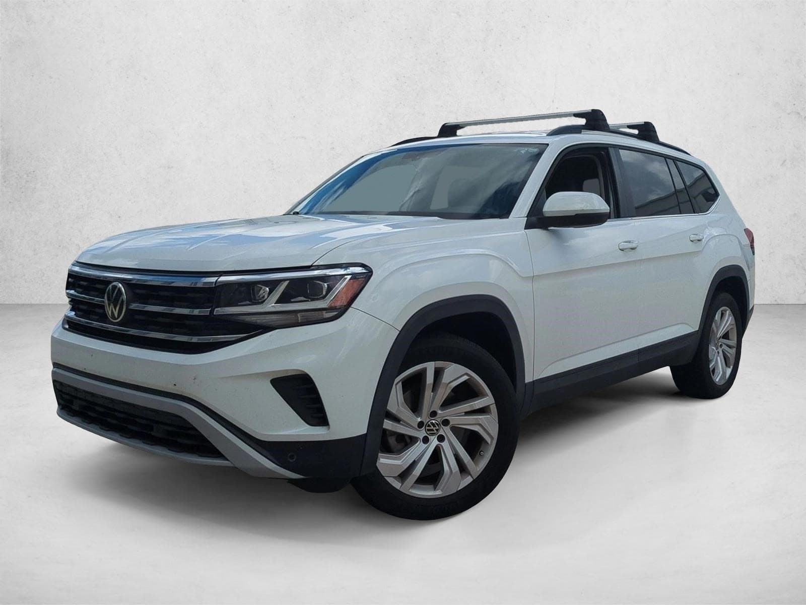 2021 Volkswagen Atlas 3.6L V6 SE w/Technology — photo 1 of 15