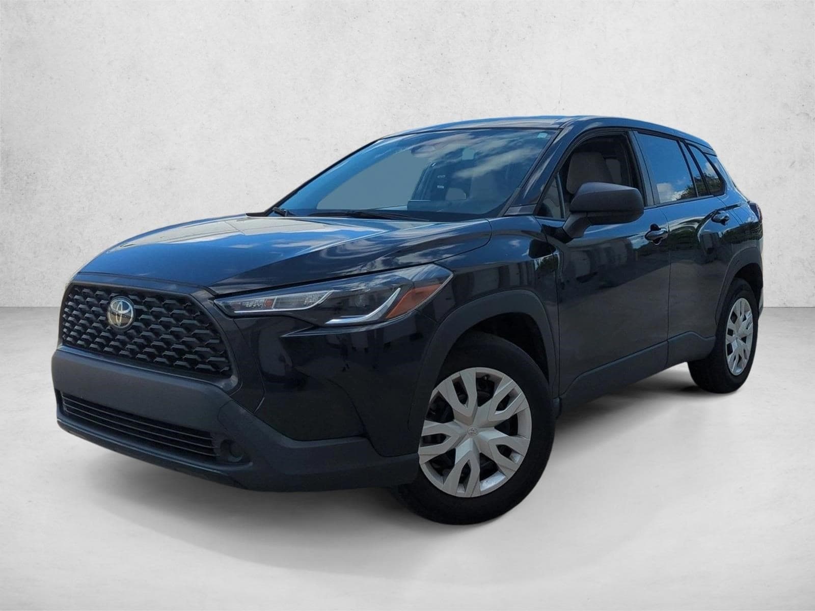 2023 Toyota Corolla Cross L — photo 1 of 15