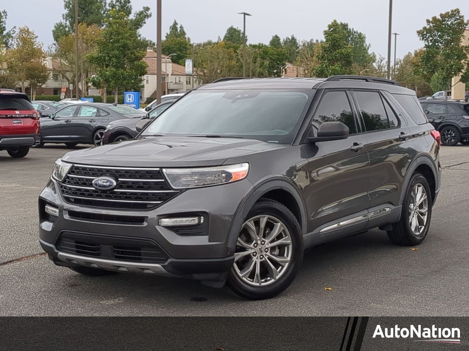2020 Ford Explorer XLT — photo 1 of 24