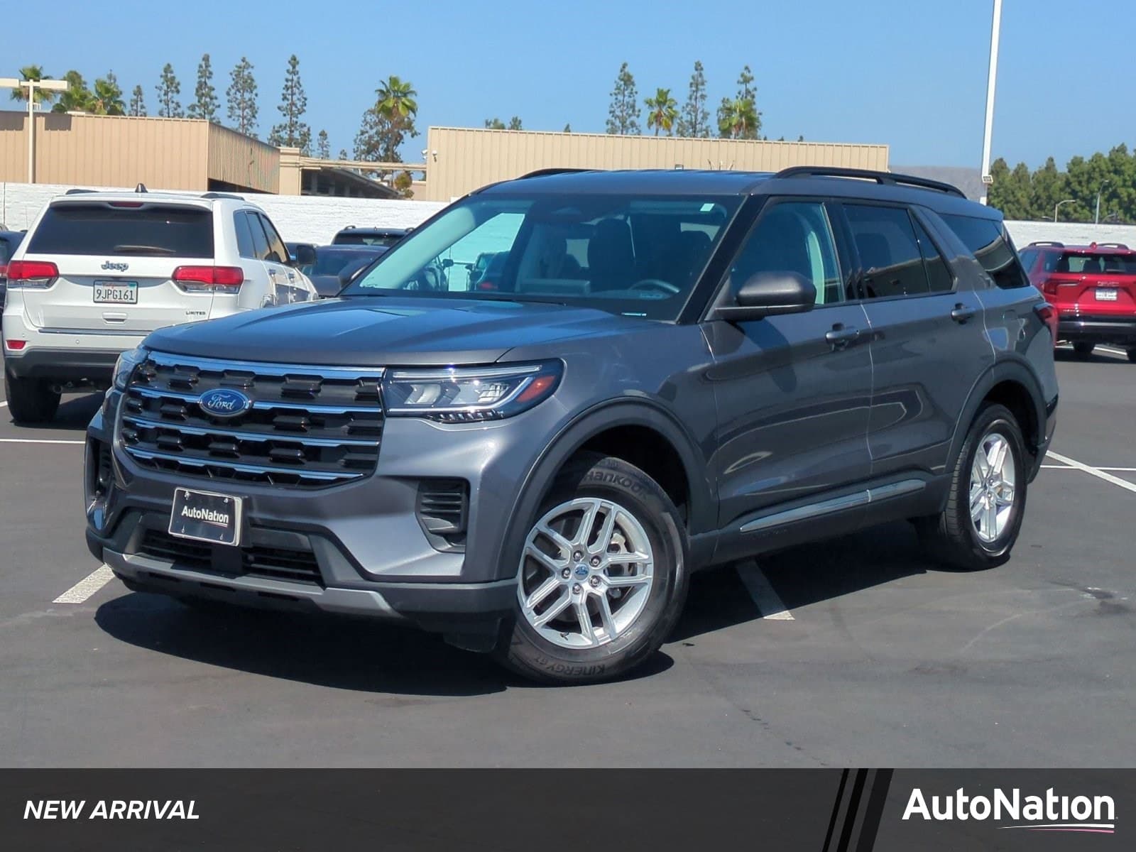 2025 Ford Explorer Active — photo 1 of 25