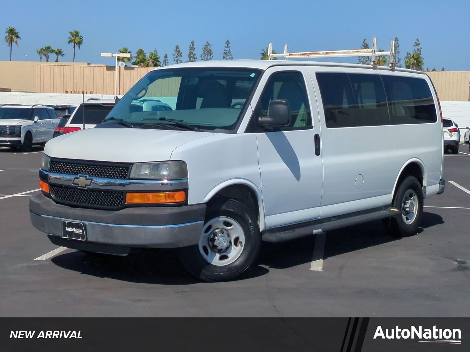 2014 Chevrolet Express Passenger LT — photo 1 of 24