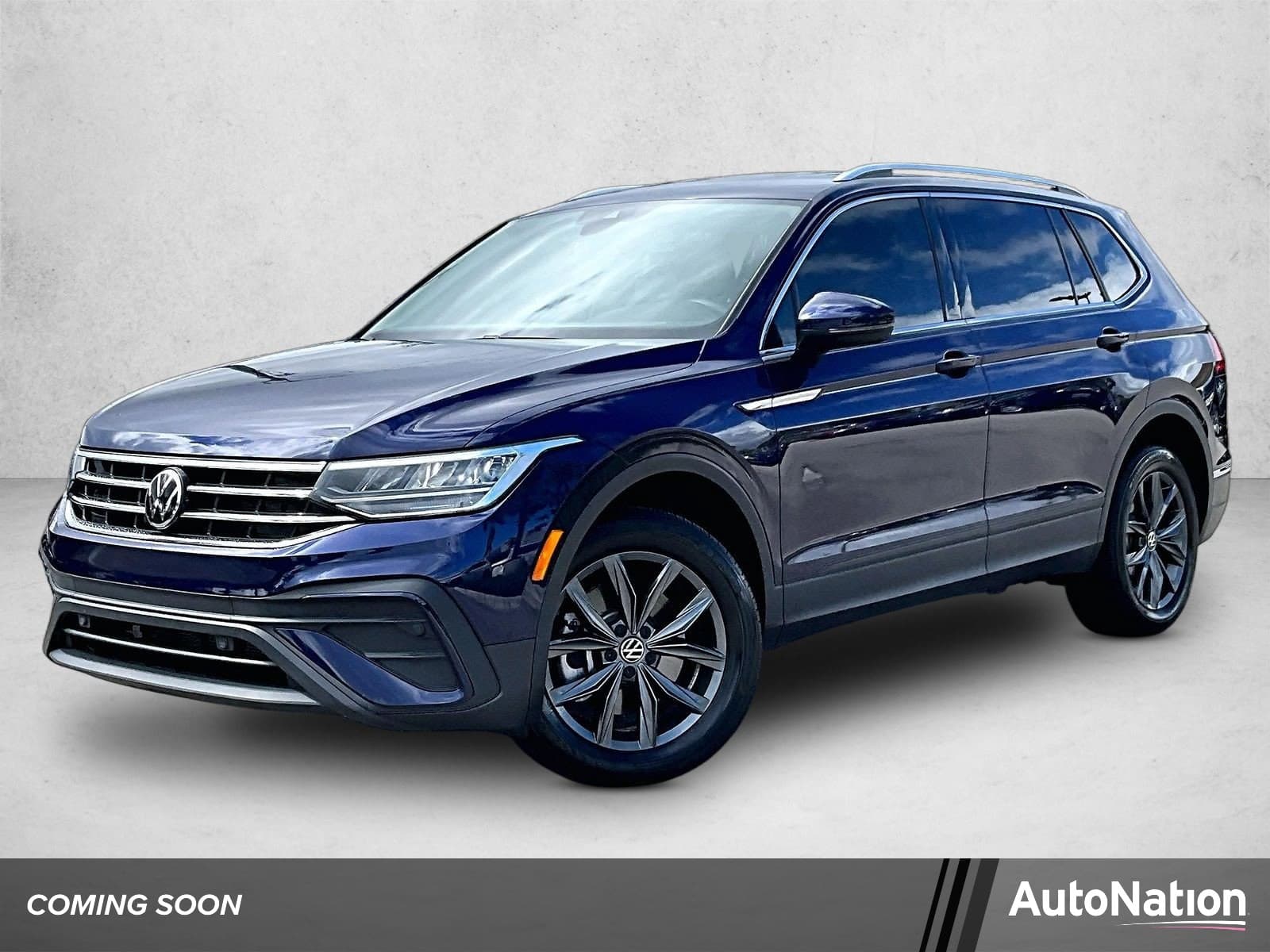 2022 Volkswagen Tiguan SE — photo 1 of 30