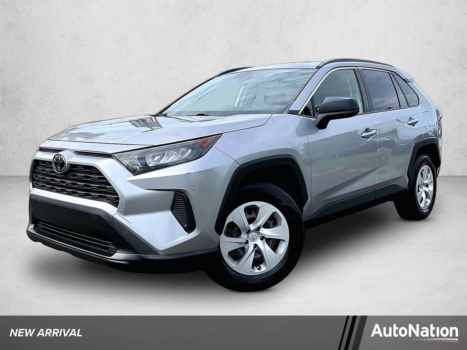 2019 Toyota RAV4 LE — photo 1 of 30