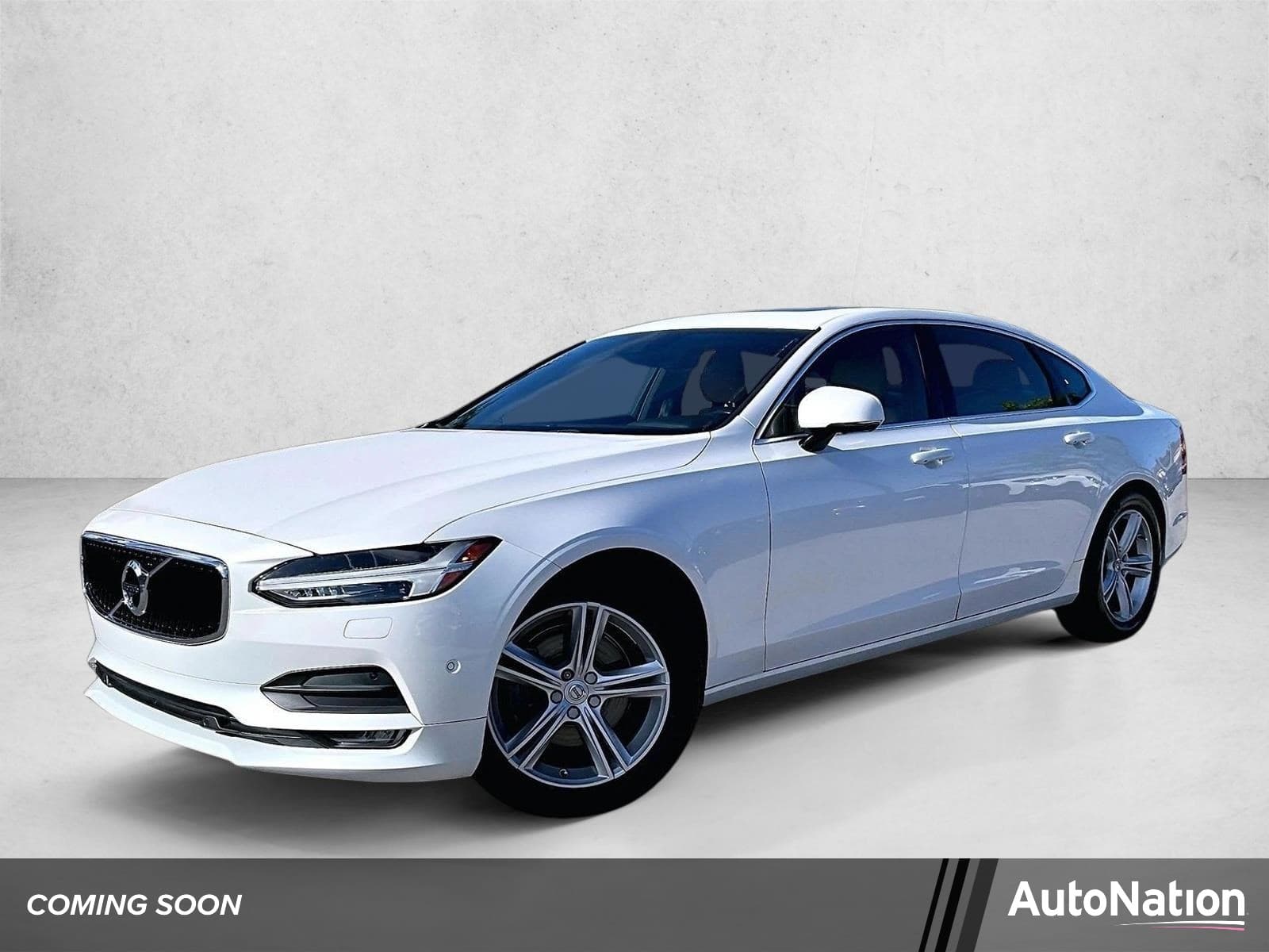 2018 Volvo S90 Momentum — photo 1 of 30