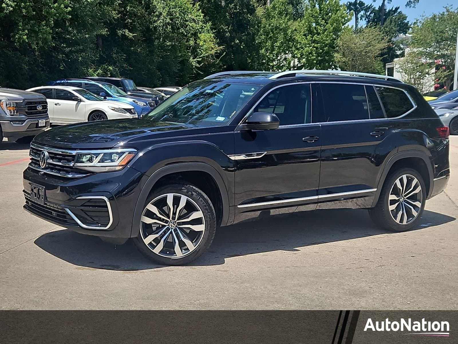 2023 Volkswagen Atlas 3.6L V6 SEL Premium R-Line — photo 1 of 16