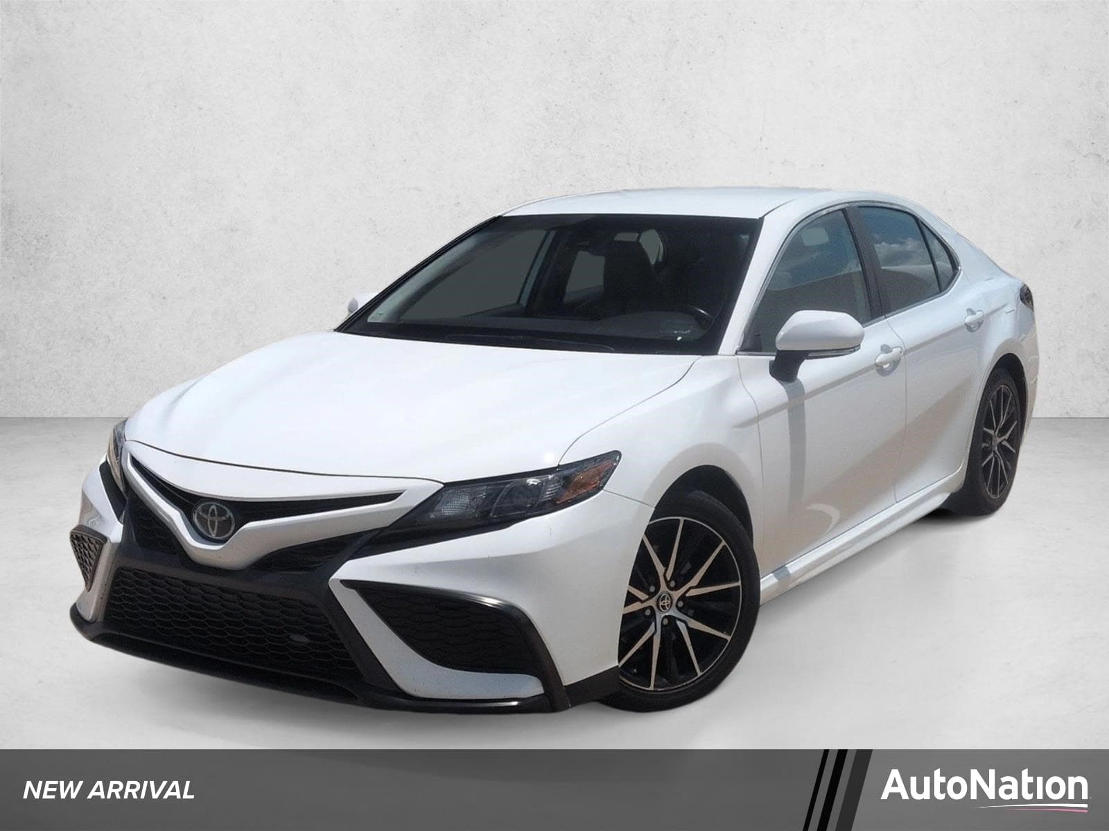 2022 Toyota Camry SE — photo 1 of 22