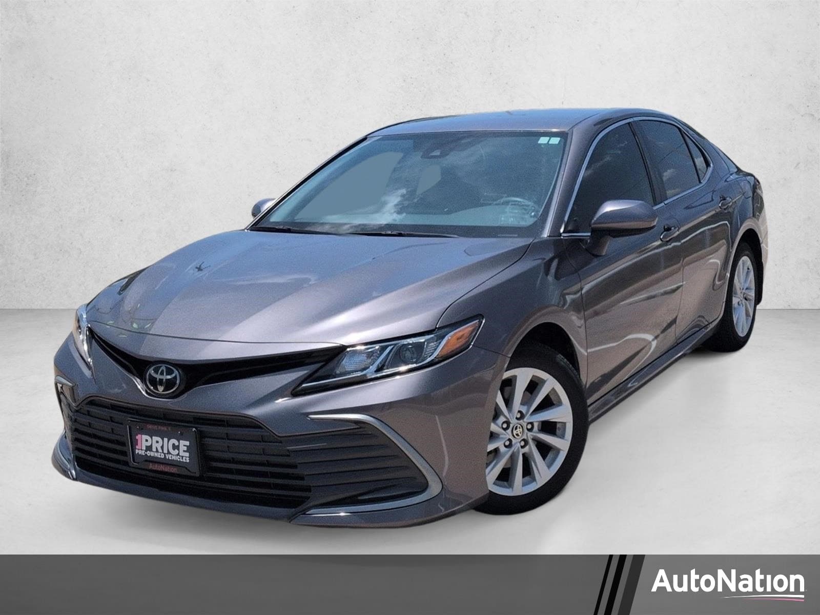 2022 Toyota Camry LE — photo 1 of 21