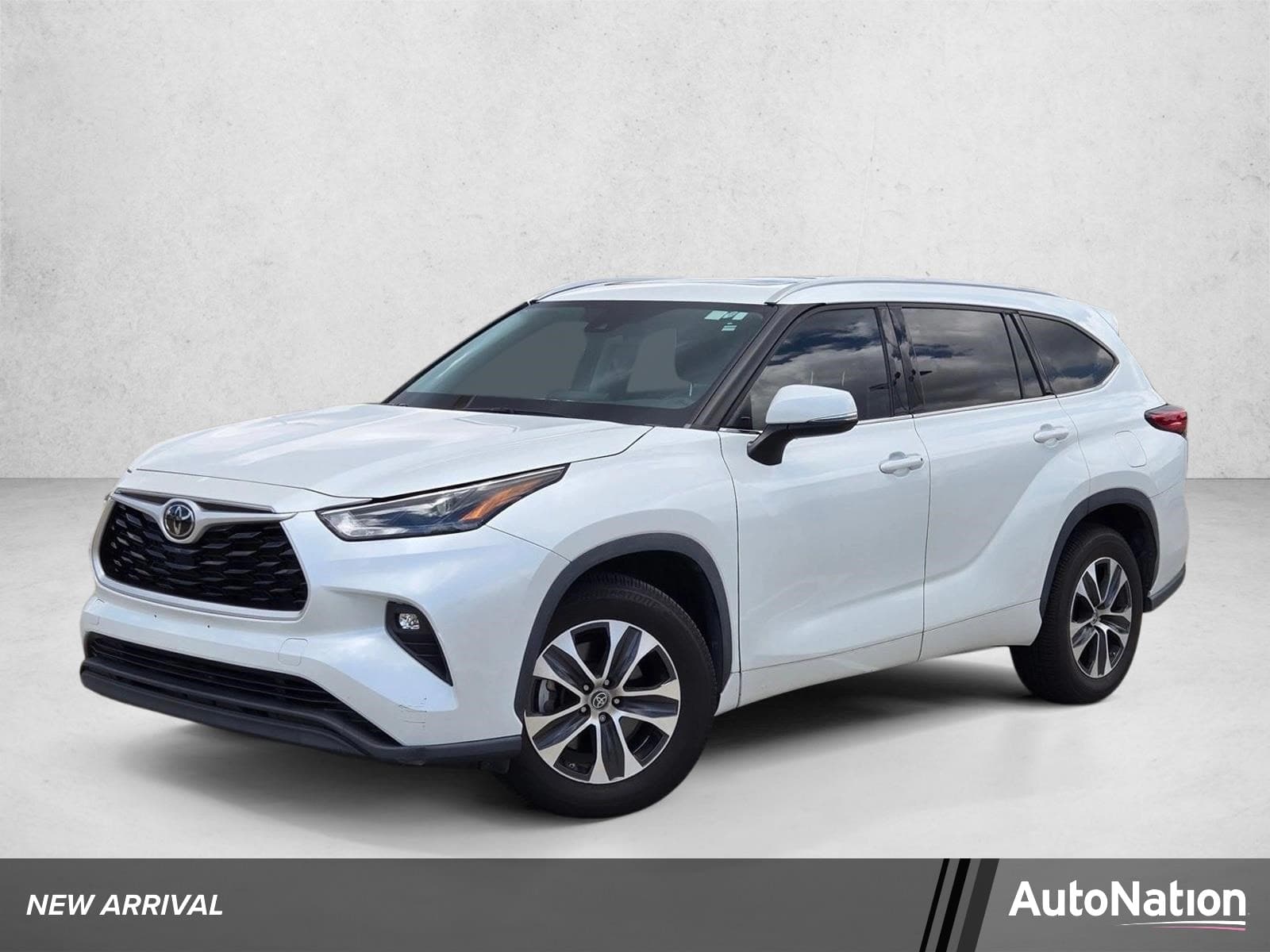 2022 Toyota Highlander XLE — photo 1 of 20