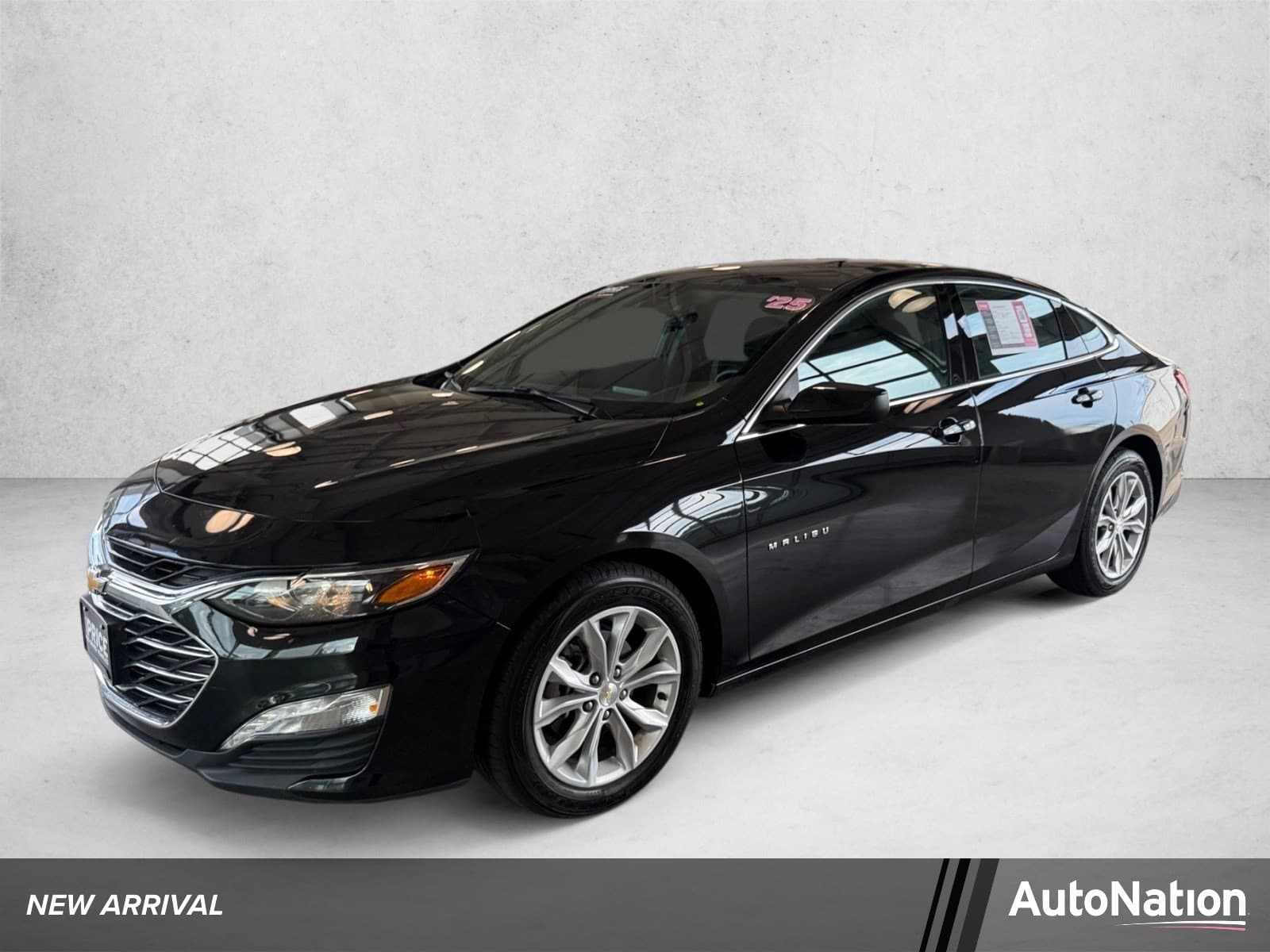 2025 Chevrolet Malibu LT — photo 1 of 20