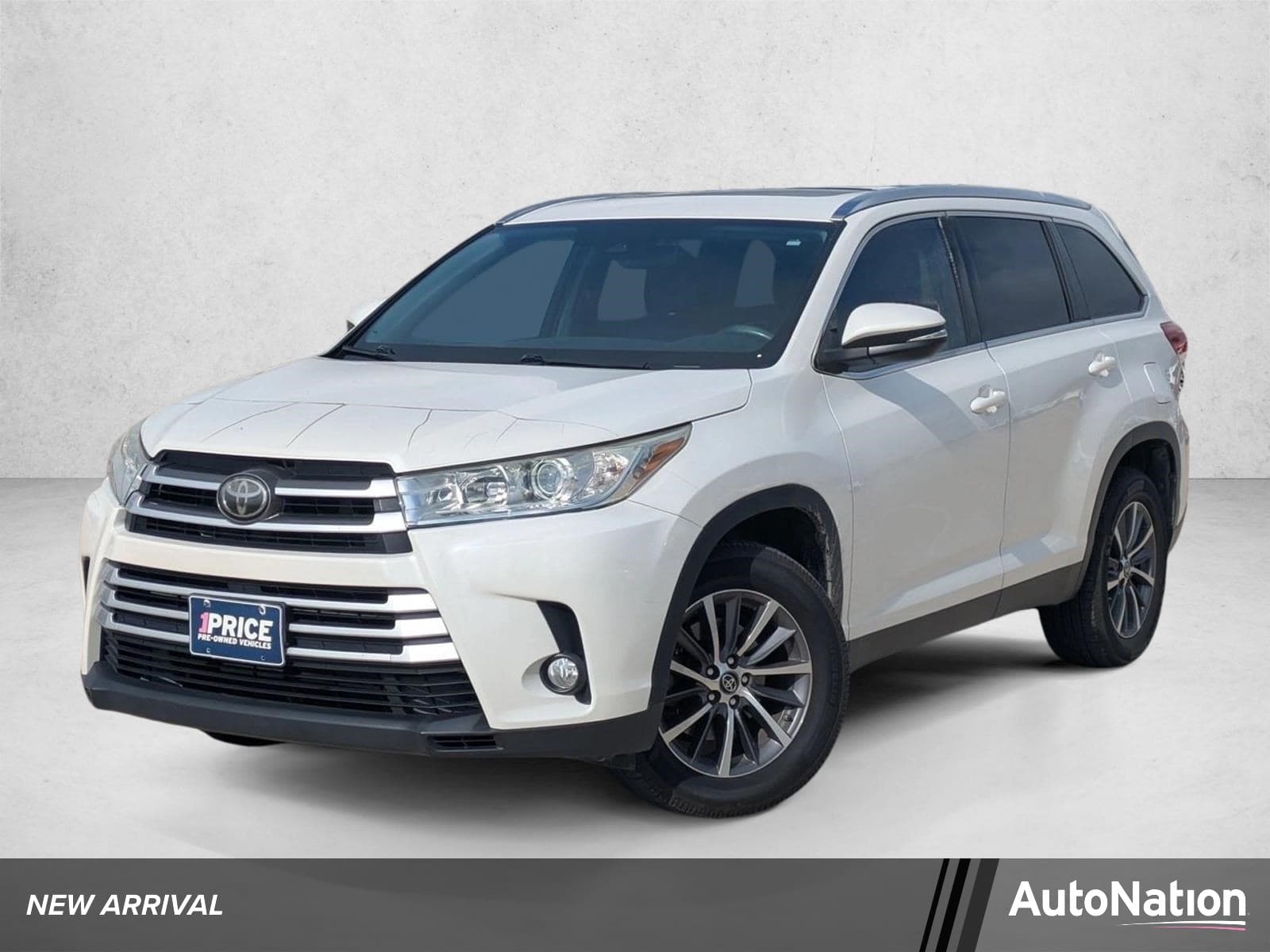 2019 Toyota Highlander XLE — photo 1 of 16