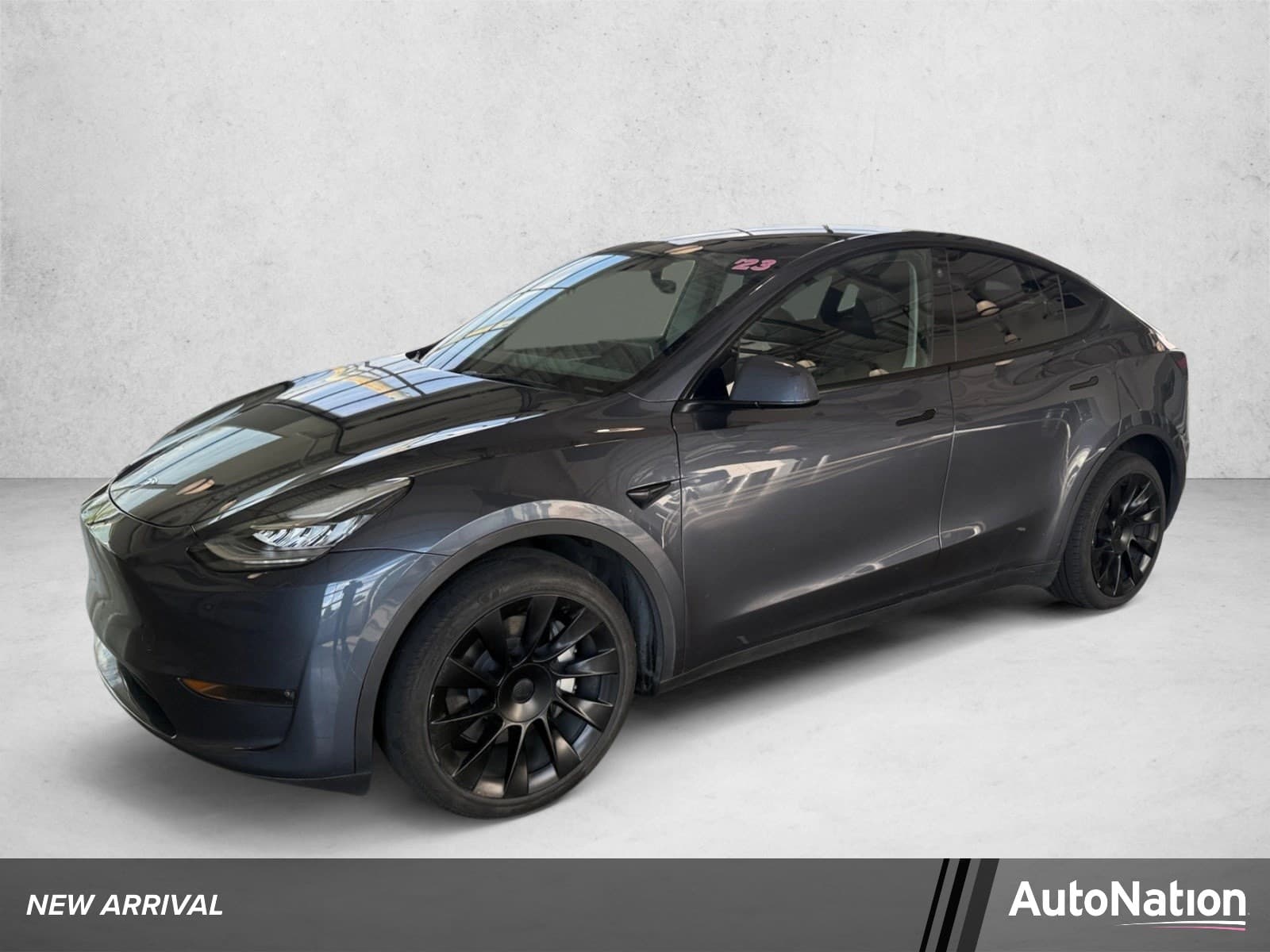 2023 Tesla Model Y Long Range — photo 1 of 14