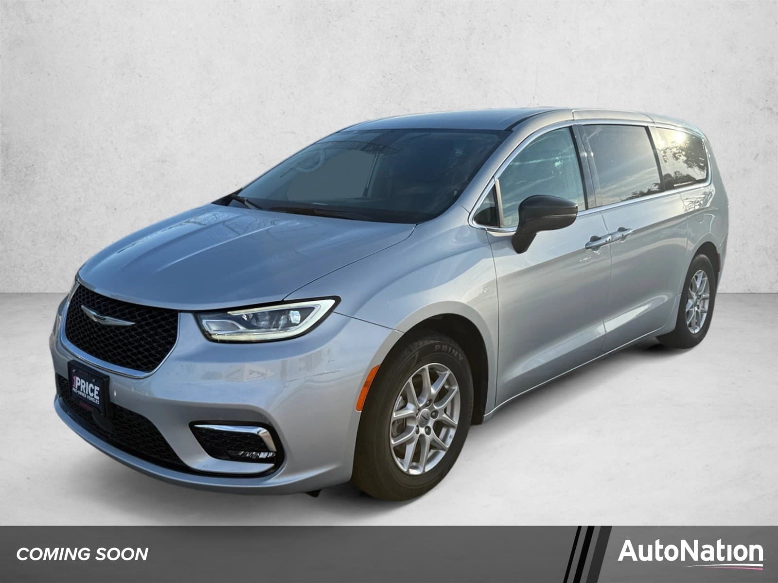 2024 Chrysler Pacifica Touring L — photo 1 of 19