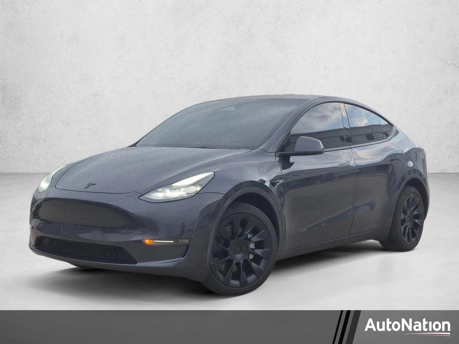 2024 Tesla Model Y Long Range — photo 1 of 15