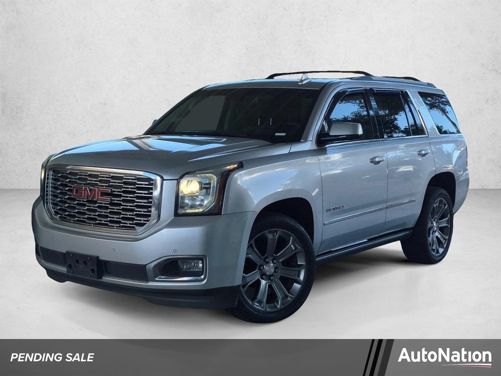 2019 GMC Yukon Denali — photo 1 of 15