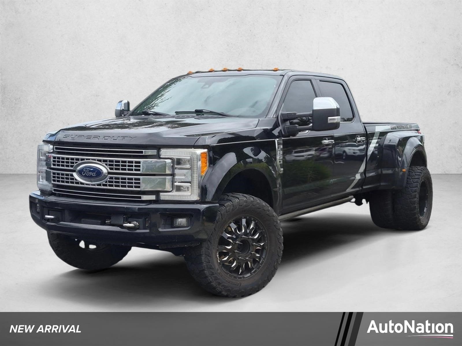 2018 Ford Super Duty F-350 DRW Platinum — photo 1 of 15