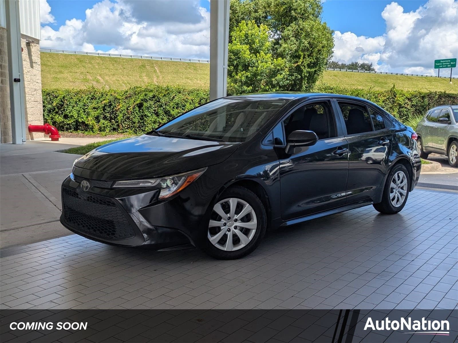 2020 Toyota Corolla LE — photo 1 of 15