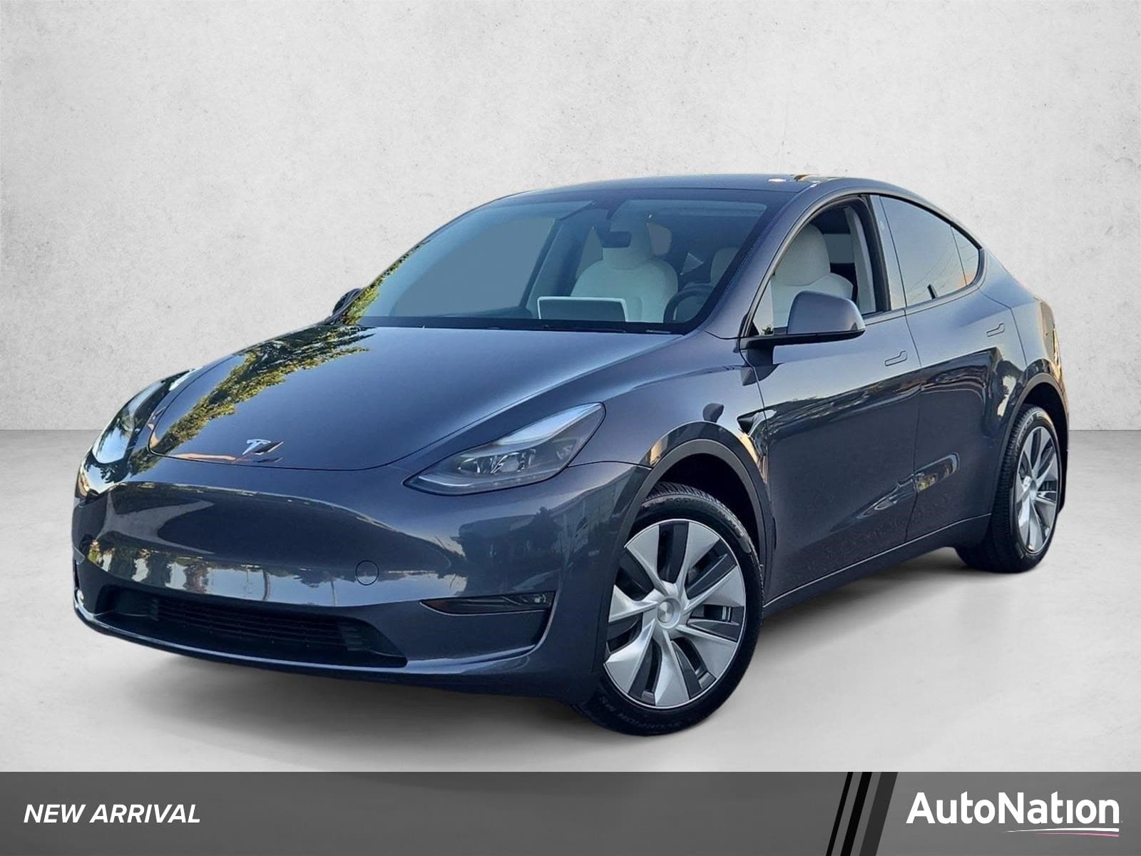 2024 Tesla Model Y Long Range — photo 1 of 25