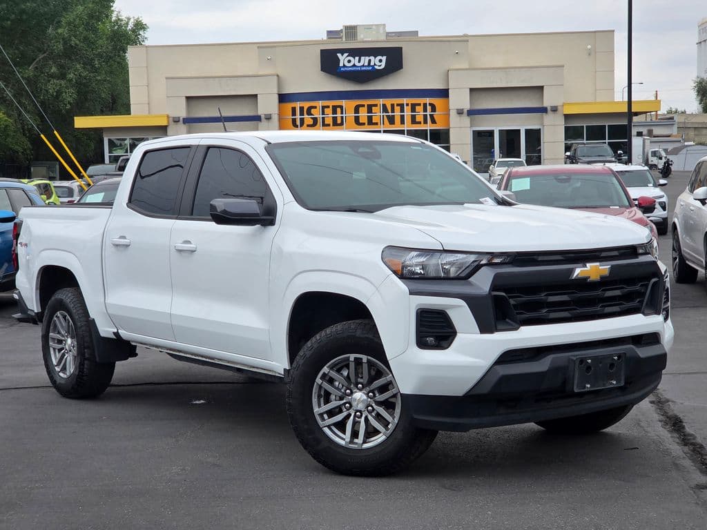 2024 Chevrolet Colorado LT — photo 1 of 27