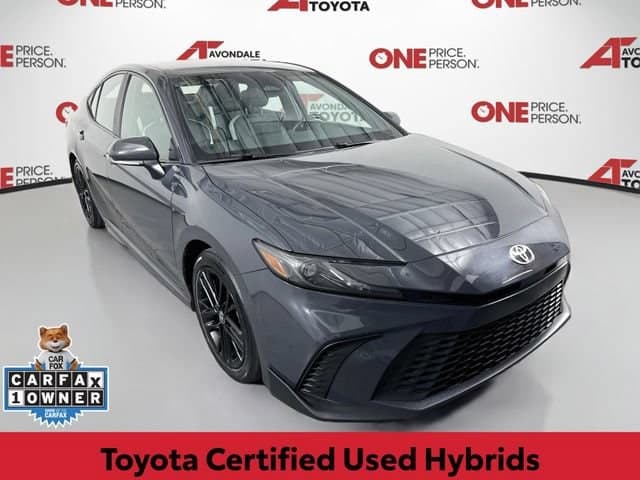 2025 Toyota Camry SE — photo 1 of 33
