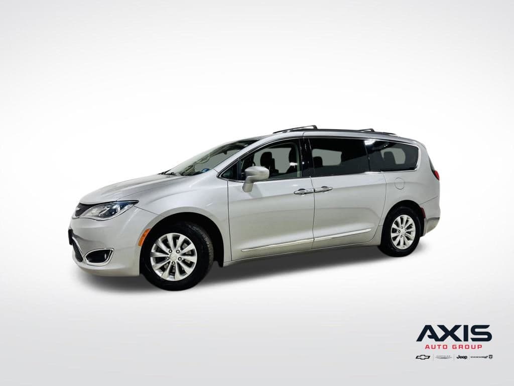 2018 Chrysler Pacifica Touring L Plus — photo 1 of 42
