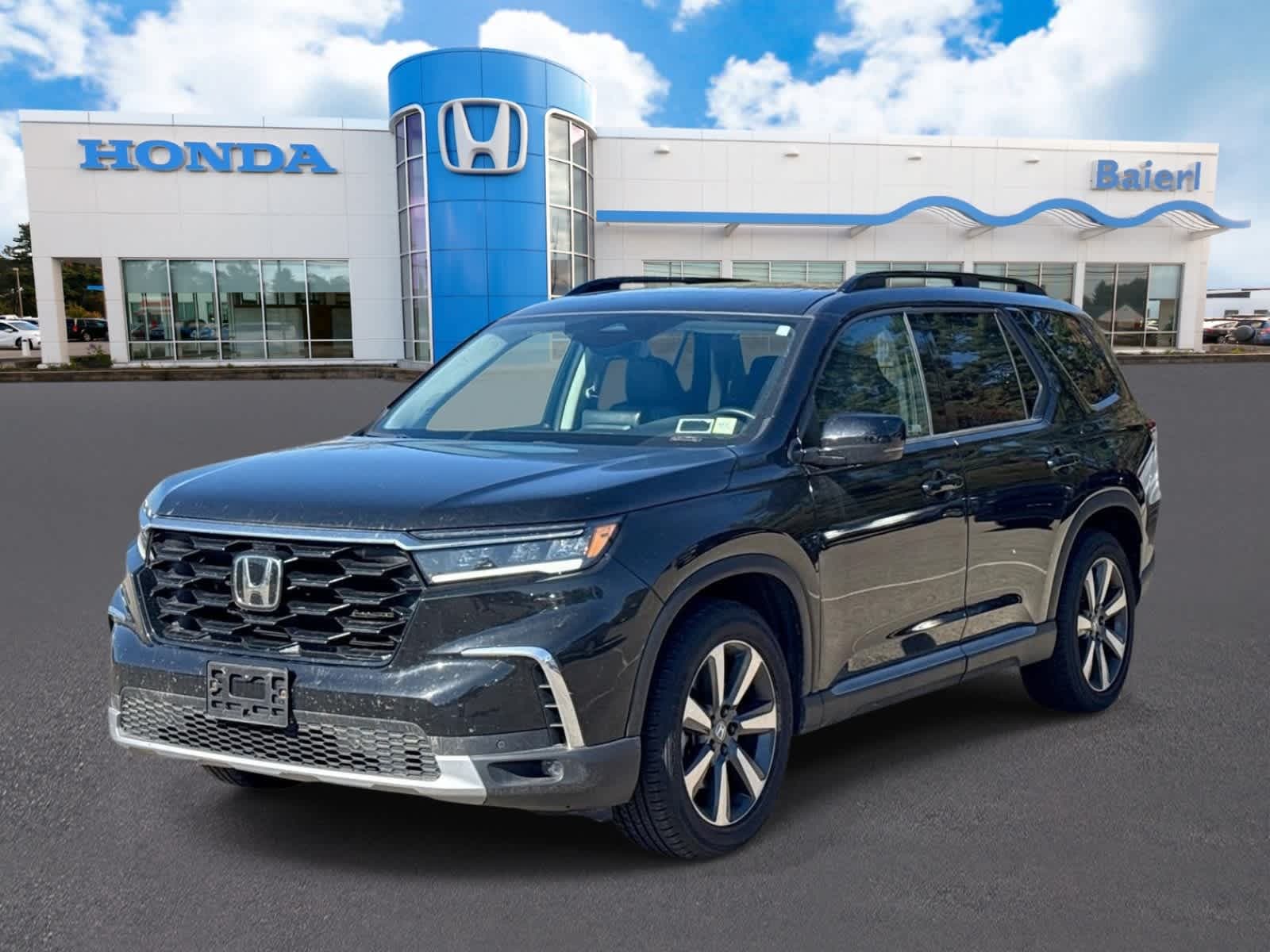 2024 Honda Pilot Touring — photo 1 of 21
