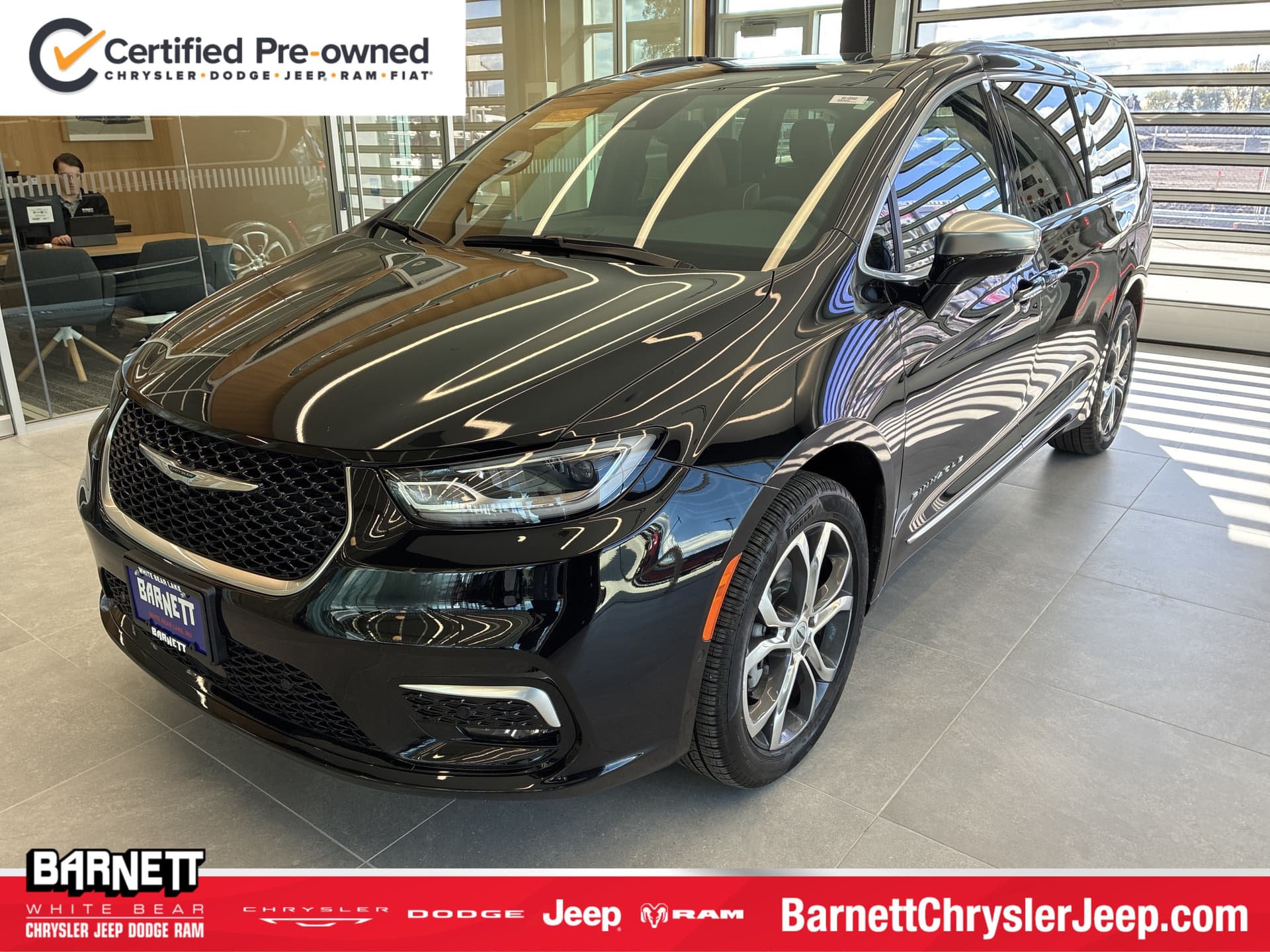 2024 Chrysler Pacifica Pinnacle — photo 1 of 35