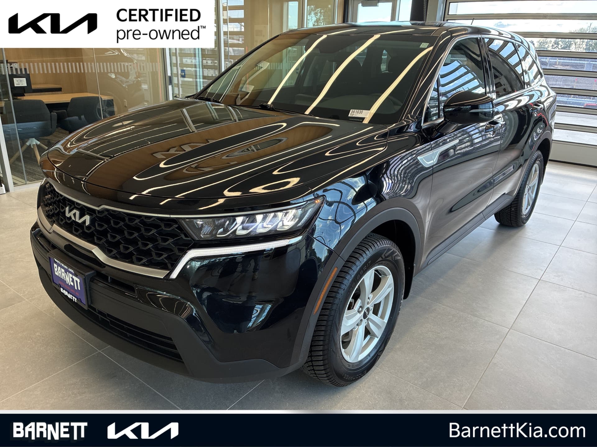 2023 Kia Sorento LX — photo 1 of 32