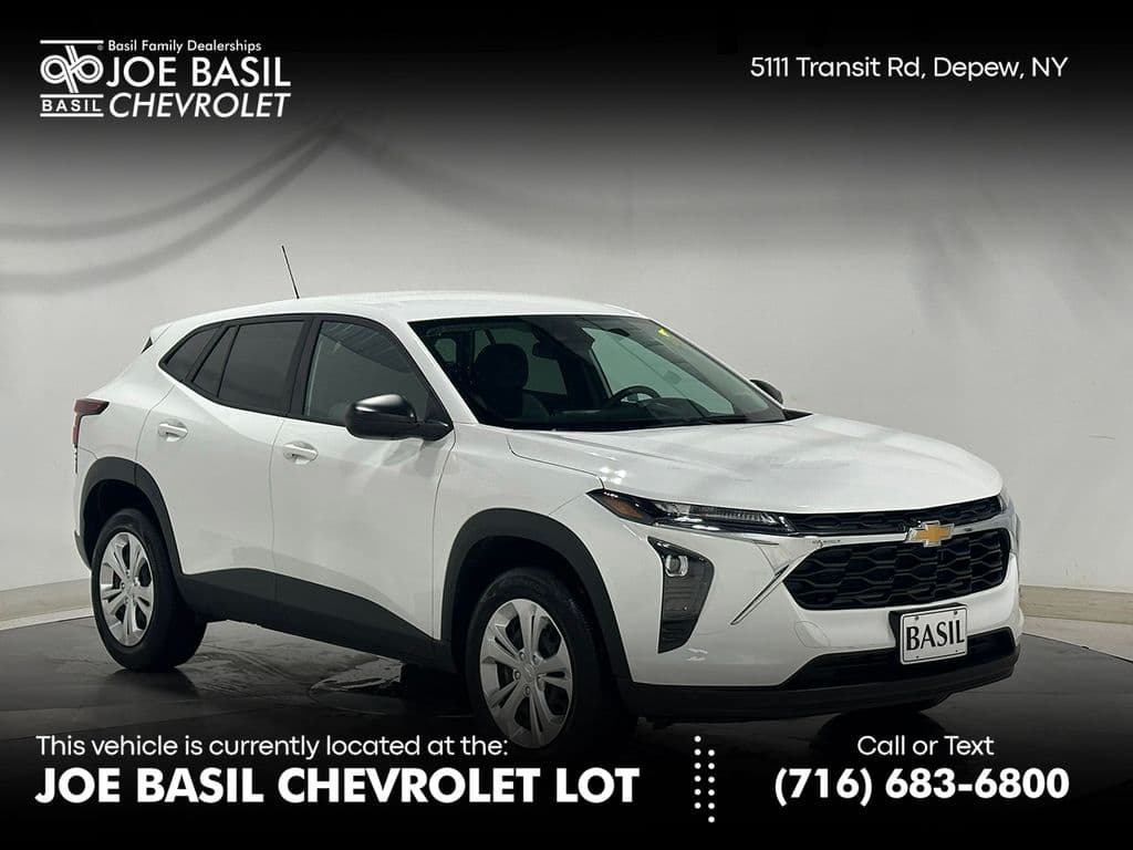 2024 Chevrolet Trax LS — photo 1 of 34