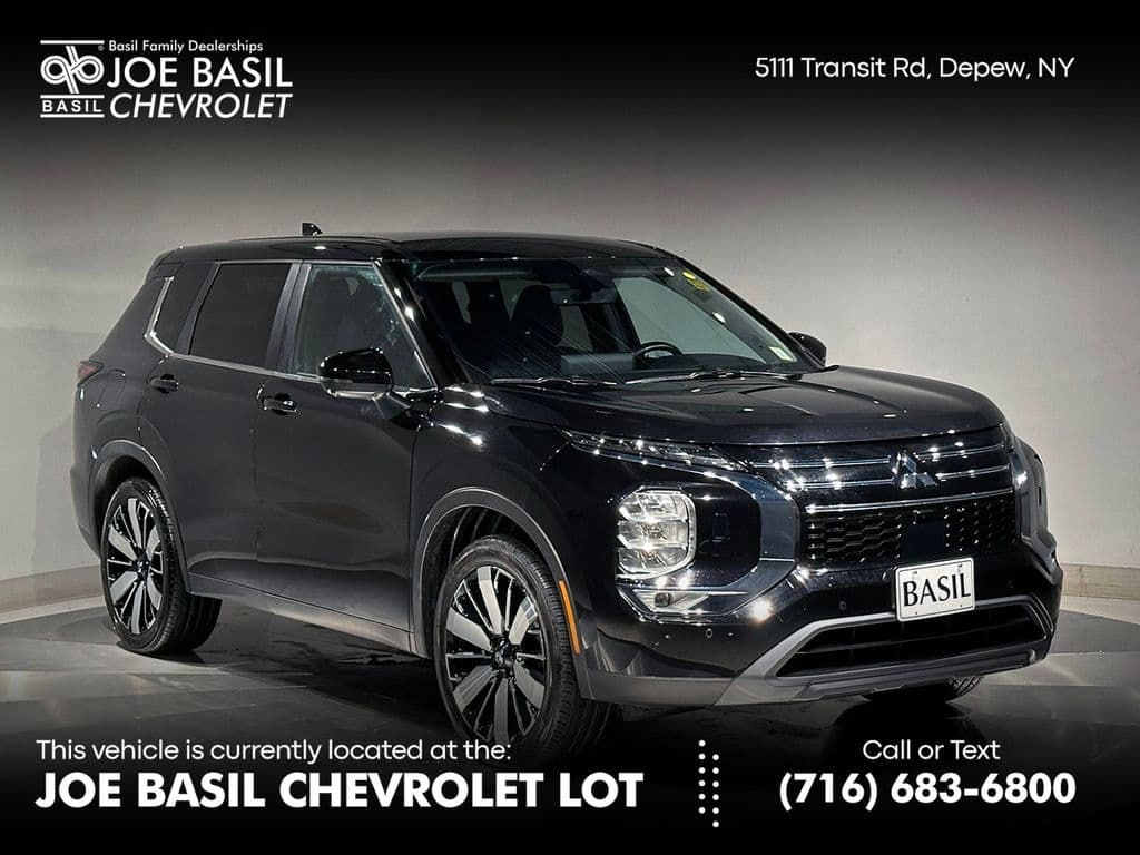 2025 Mitsubishi Outlander Base — photo 1 of 41